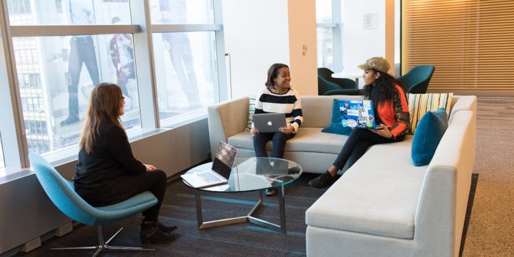 Green Business Practices: How Companies are Implementing Sustainability Initiatives