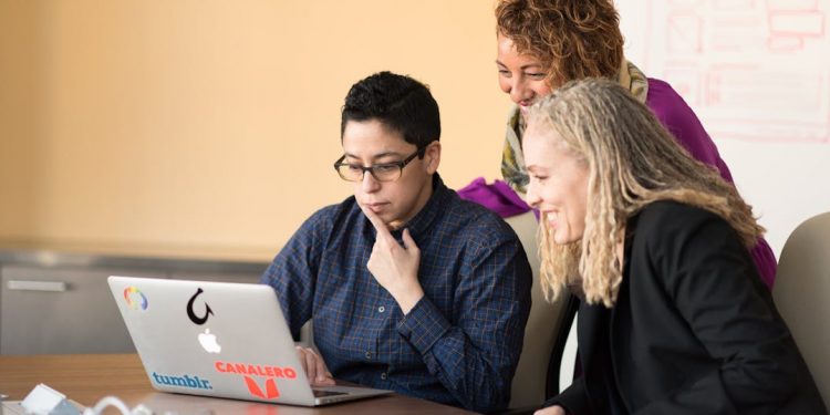 Green Business Practices: How Companies are Implementing Sustainability Initiatives