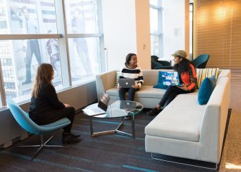 Green Business Practices: How Companies are Implementing Sustainability Initiatives