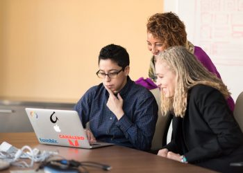 Green Business Practices: How Companies are Implementing Sustainability Initiatives