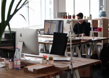 Green Business Practices: How Companies are Implementing Sustainability Initiatives